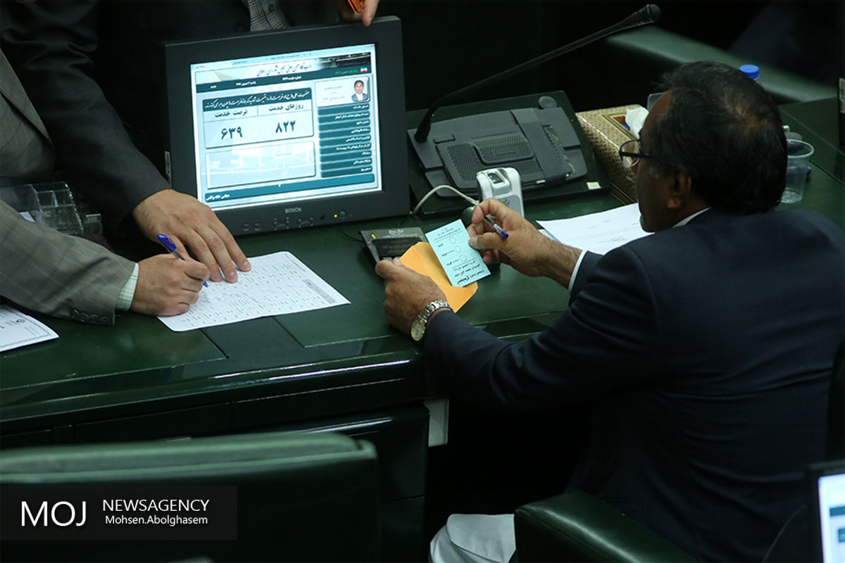 جلسه استیضاح وزیر امور اقتصادی و دارایی