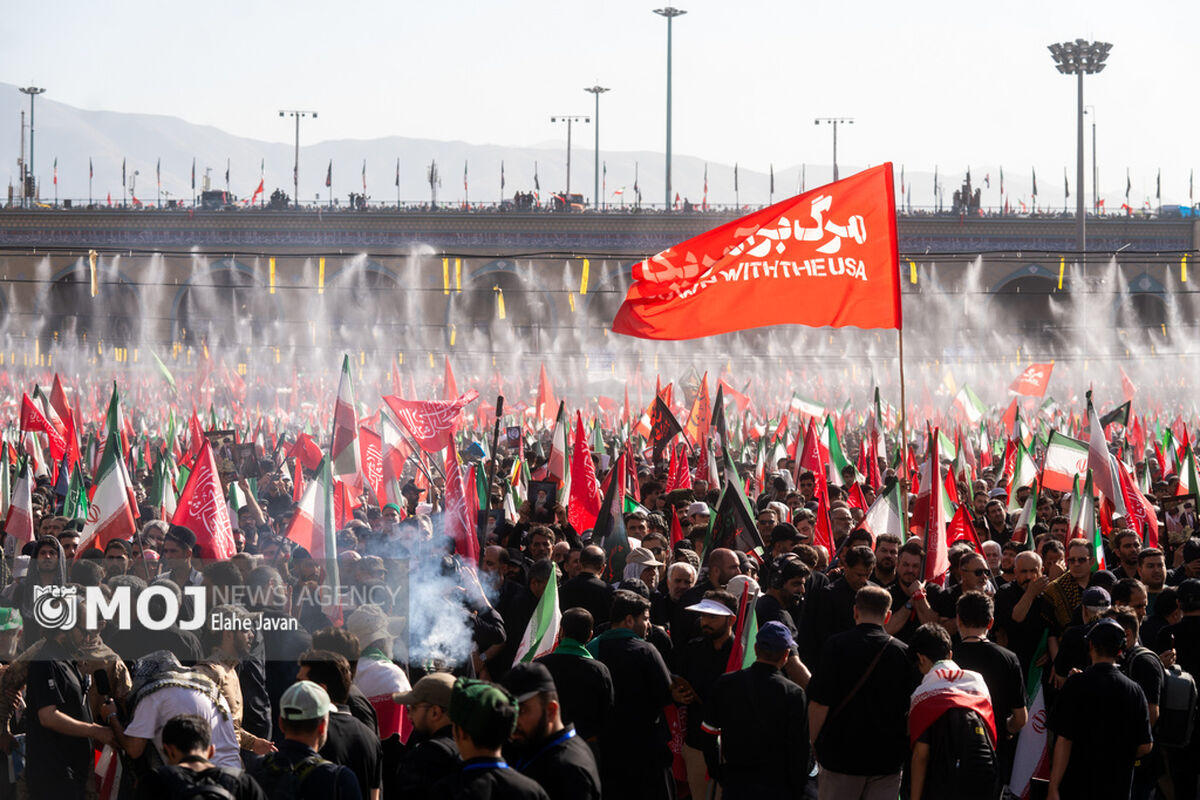 اقامه نماز بر پیکر مطهر رهبر شهید انقلاب