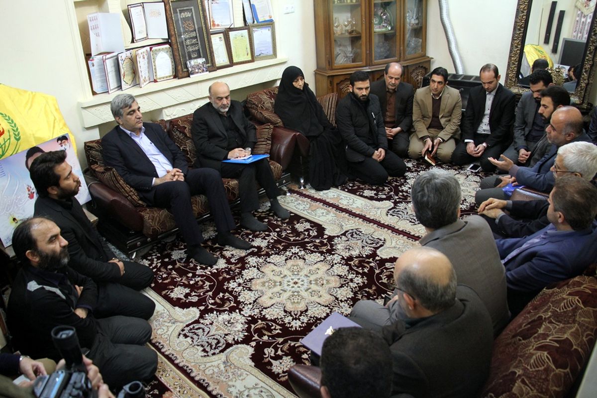 دیدار استاندار با خانواده شهید مدافع حرم