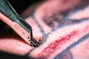 بازار داغ شب عید و دستان معجزه گر آرایشگران زنانه در گیلان/ ممنوعیت انجام امور پزشکی در آرایشگاه های بانوان