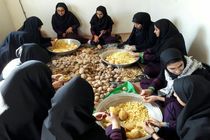 دانش ٱموزان لرستانی در پذیرایی از زائرین اربعین حسینی مشارکت می‌کنند