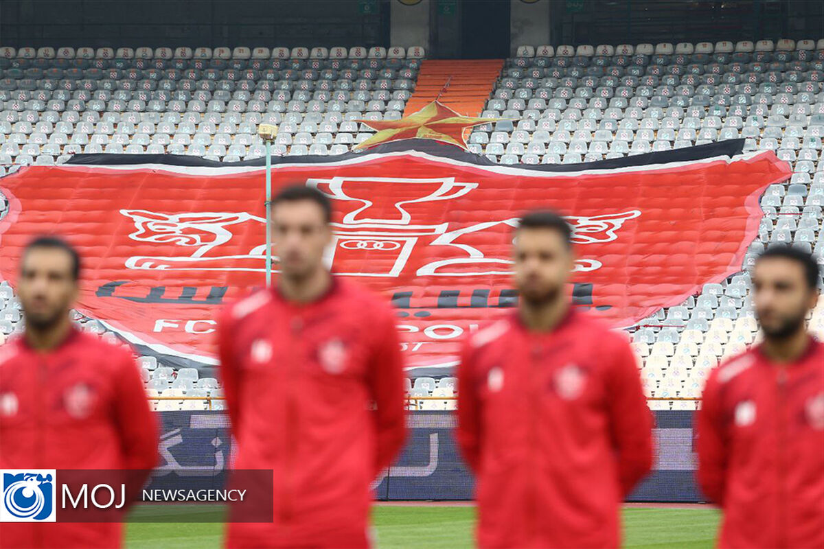 دیدار تیم‌ های فوتبال پرسپولیس و پیکان