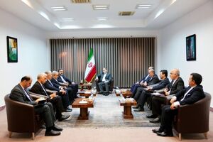 وزیر امور خارجه بر گسترش همکاری‌های اقتصادی و تجاری با کشورهای ساحلی خزر تأکید کرد