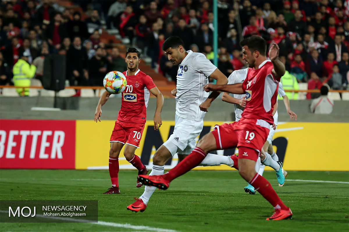 دیدار تیم های فوتبال پرسپولیس ایران و پاختاکور ازبکستان