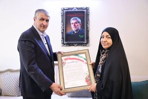 دیدار رئیس سازمان انرژی اتمی با خانواده شهید «دکتر فریدون عباسی»