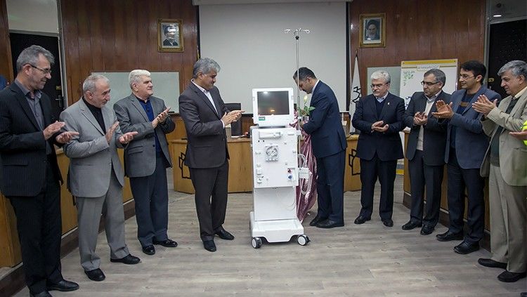 اهدا 2 دستگاه آمبولانس و 10 دستگاه دیالیز به دانشگاه علوم پزشکی کرمانشاه