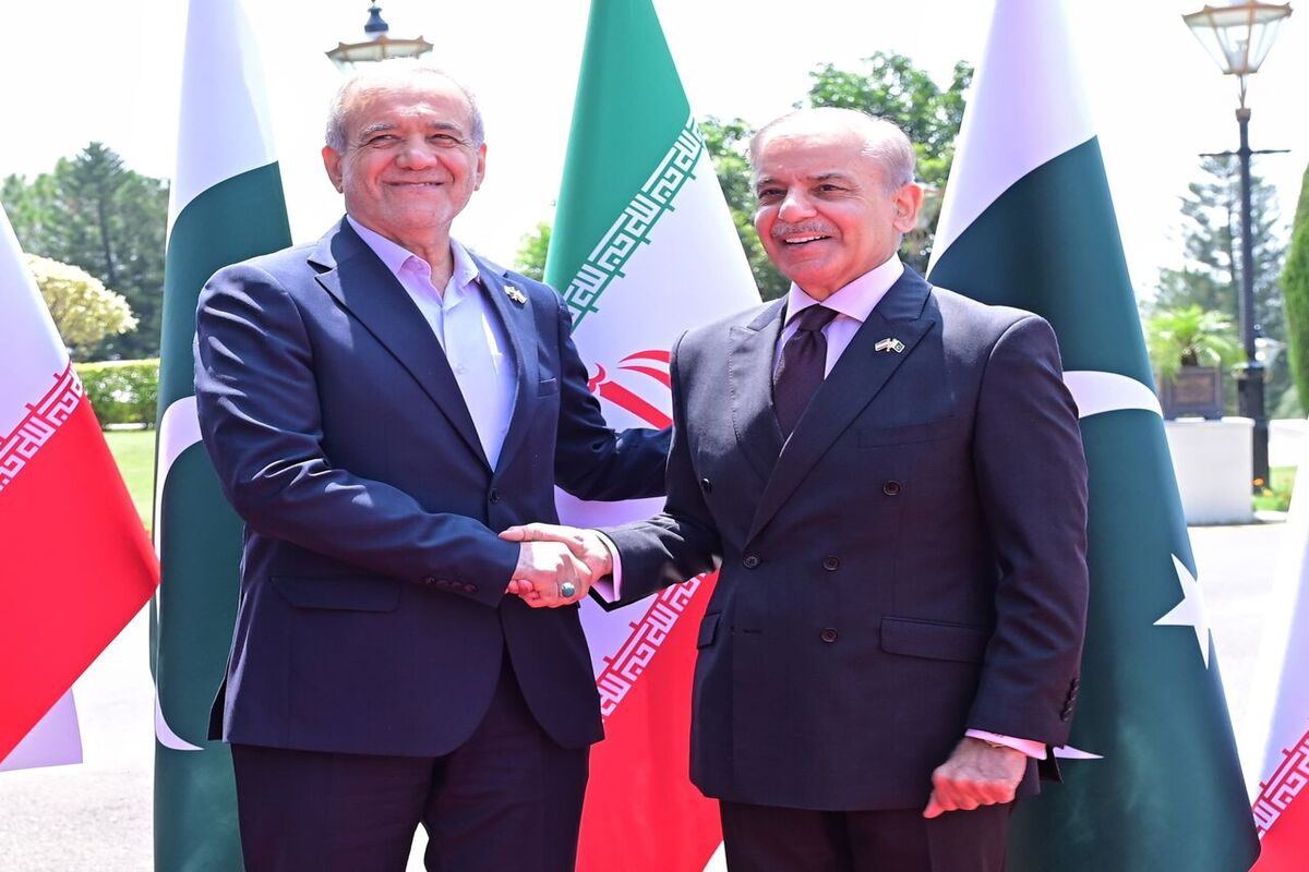 مسعود پزشکیان و محمد شهباز شریف