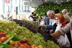 کوتاه کردن دست واسطه‌ها و کاهش فاصله قیمت تولید تا مصرف