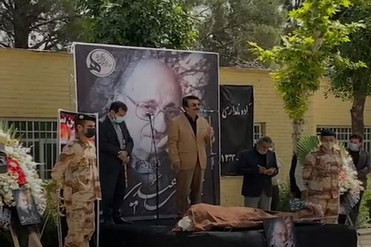 علیرضا افتخاری در تشییع جنازه عبدالوهاب شهیدی