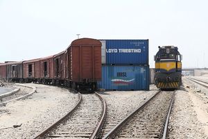 قطار حمل و نقل ریلی در بزرگترین بندر ایران شتاب می گیرد