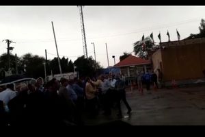 اعتصاب نیروهای شهرداری اهواز + فیلم