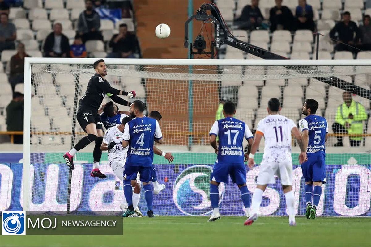 دیدار تیم های فوتبال استقلال و هوادار