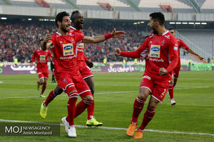 دیدار تیم های فوتبال پرسپولیس و ذوب آهن اصفهان