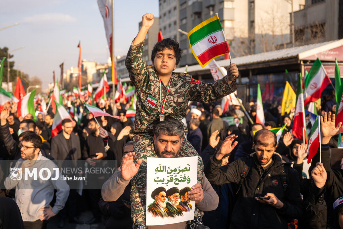 مراسم بیعت با سومین رهبر انقلاب اسلامی در تهران