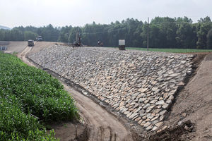 احداث سیل بند جاده سلامت/سد کلان ملایر سرریز کرد