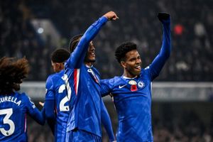 هدایت موقت چلسی در اتحاد به مک‌فارلین رسید