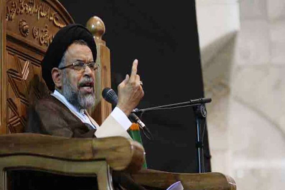 علوی وزیر اطلاعات در حرم مطهر امام خمینی