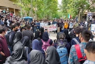 با کسی که سلاح در دست می‌گیرد، باید برخورد صورت گیرد