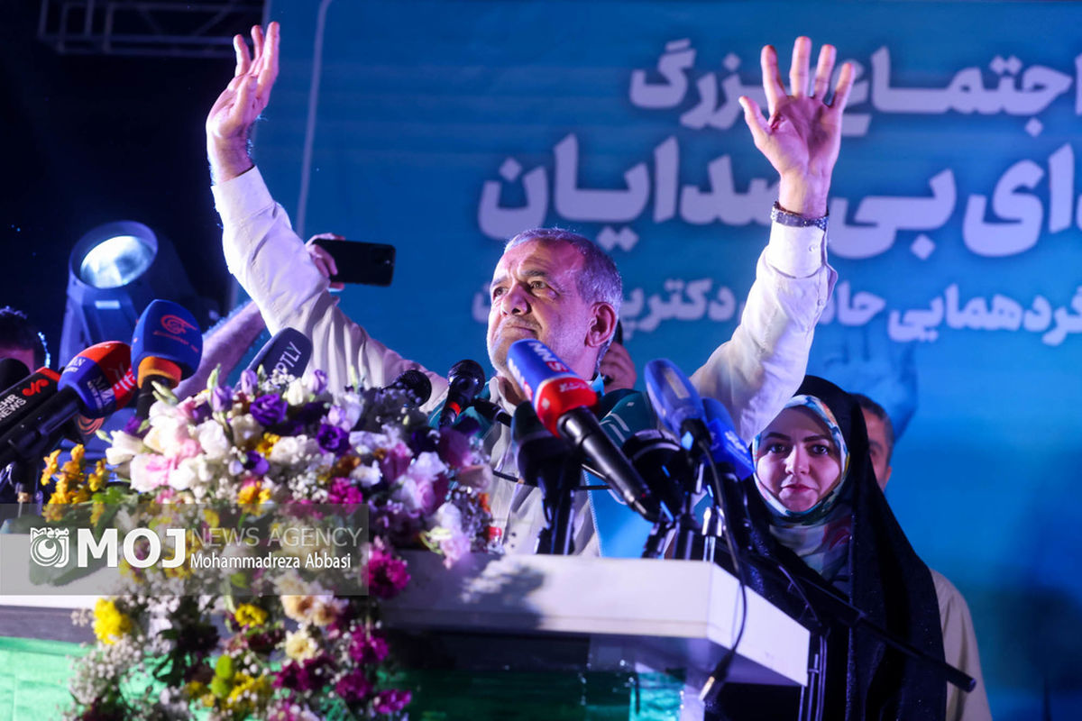 اجتماع هواداران «مسعود پزشکیان» در ورزشگاه حیدرنیا