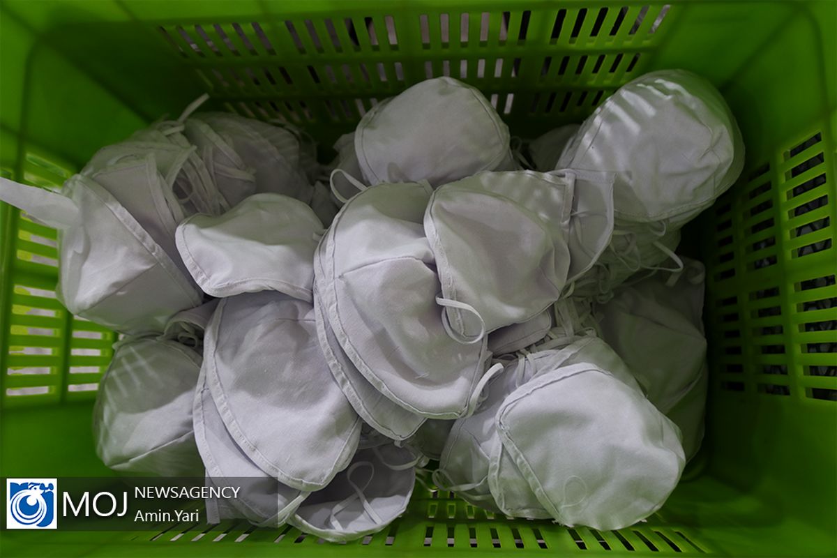 تغیر کاربری کارگاه تولیدی لباس های نظامی به ماسک و گان 