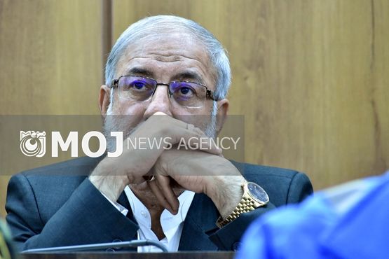 دولت عزمی برای کاهش فاصله میان حقوق بگیر نجومی و کارمند عادی ندارد