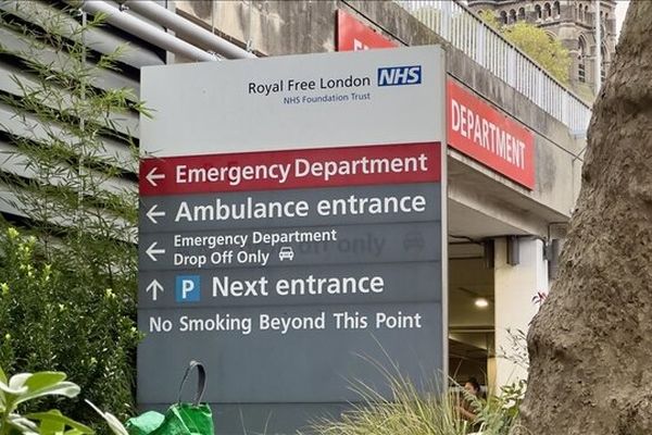 موج آنفلوآنزا، بیمارستان‌های بریتانیا را به لبه فروپاشی رساند