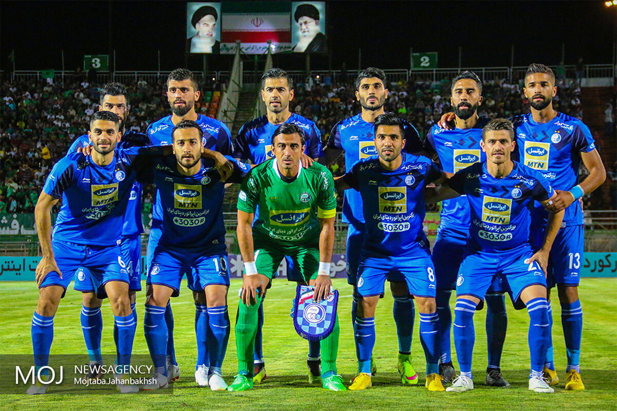 دیدار تیم های فوتبال ذوب آهن اصفهان و استقلال تهران