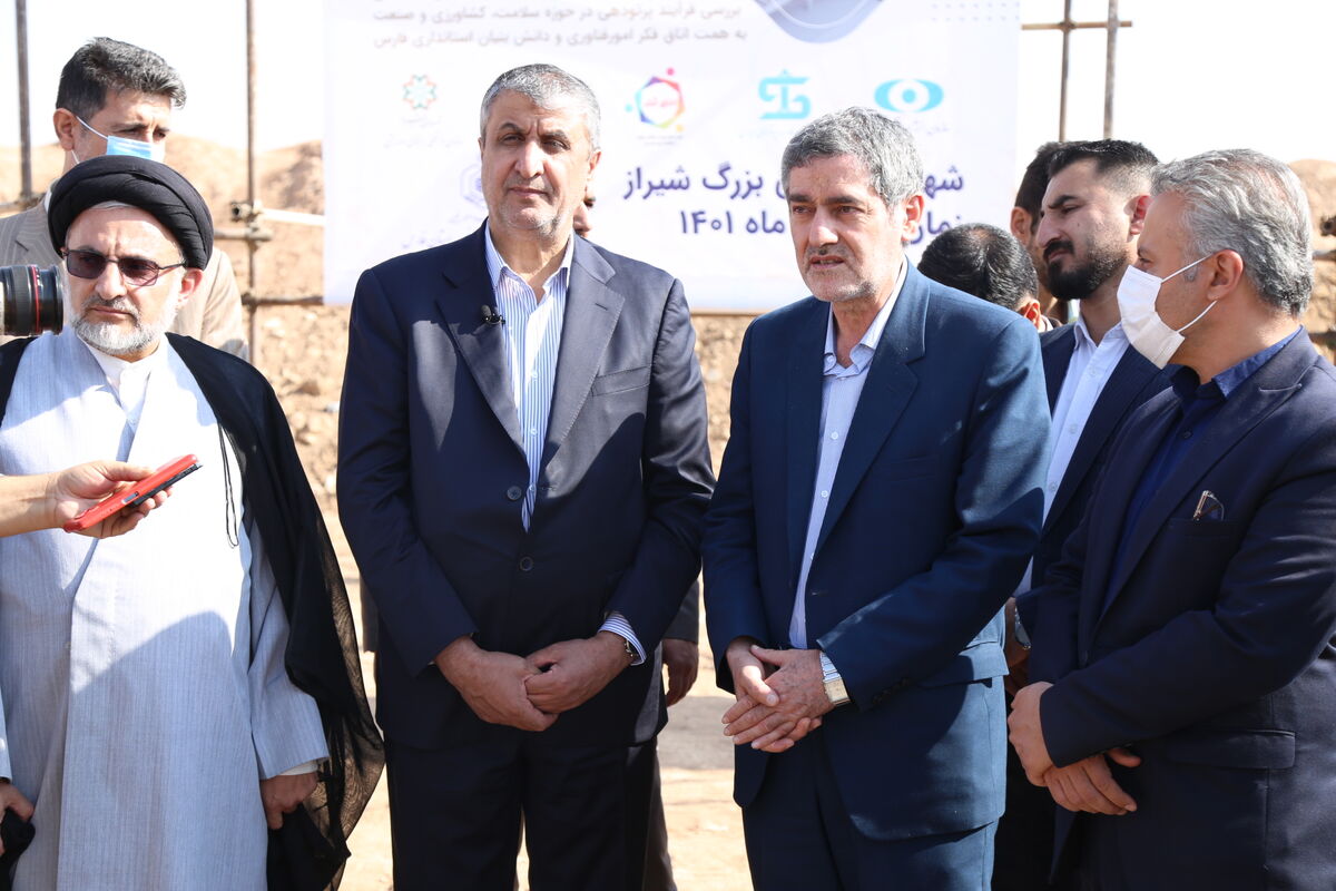 آیین کلنگ زنی شهرک پرتودهی شیراز