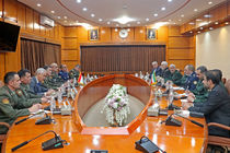 بر توسعه مناسبات دفاعی و همکاری در جهت مبارزه با تروریسم و ارتقای امنیت منطقه تأکید شد