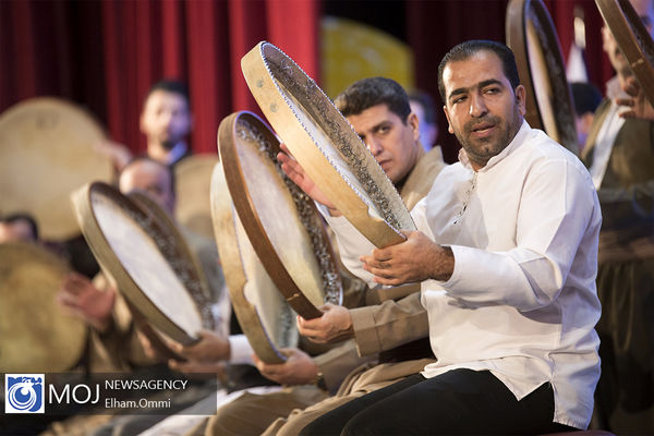 «هِزار هَزار دف»؛ دف نوازانی در دریاچه شهدای خلیج فارس