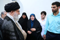 راوی و نویسنده کتاب فرنگیس با رهبر انقلاب دیدار کردند