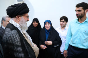 راوی و نویسنده کتاب فرنگیس با رهبر انقلاب دیدار کردند