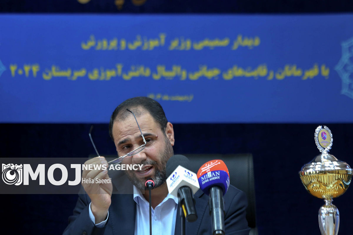 دیدار صمیمی وزیر آموزش و پرورش با قهرمانان رقابت‌های جهانی والیبال دانش‌‌آموزی صربستان ۲۰۲۴