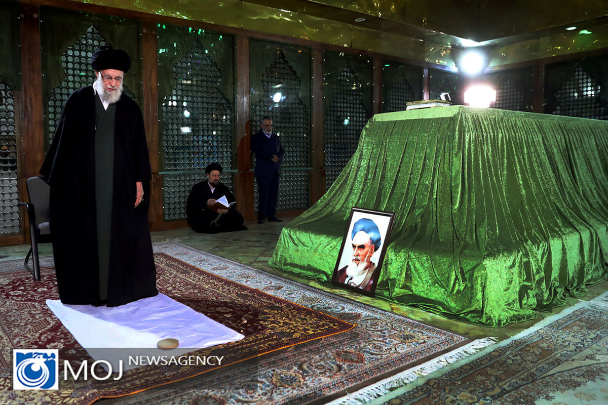 حضور رهبر انقلاب در حرم امام خمینی (ره)