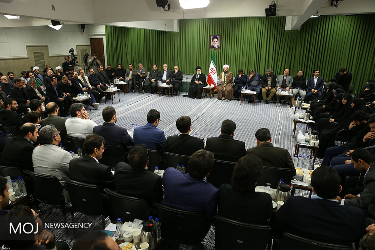 دیدار مقام معظم رهبری با جمعی از شاعران مذهبی 