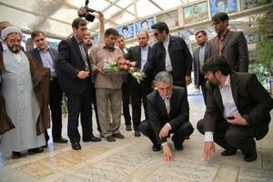 وزیر ارشاد به مقام شامخ شهدای قم ادای احترام کرد