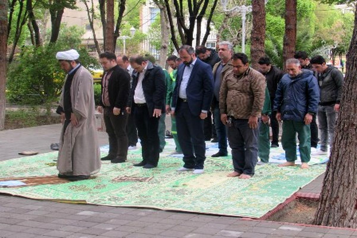 اقامه نماز در روز طبیعت