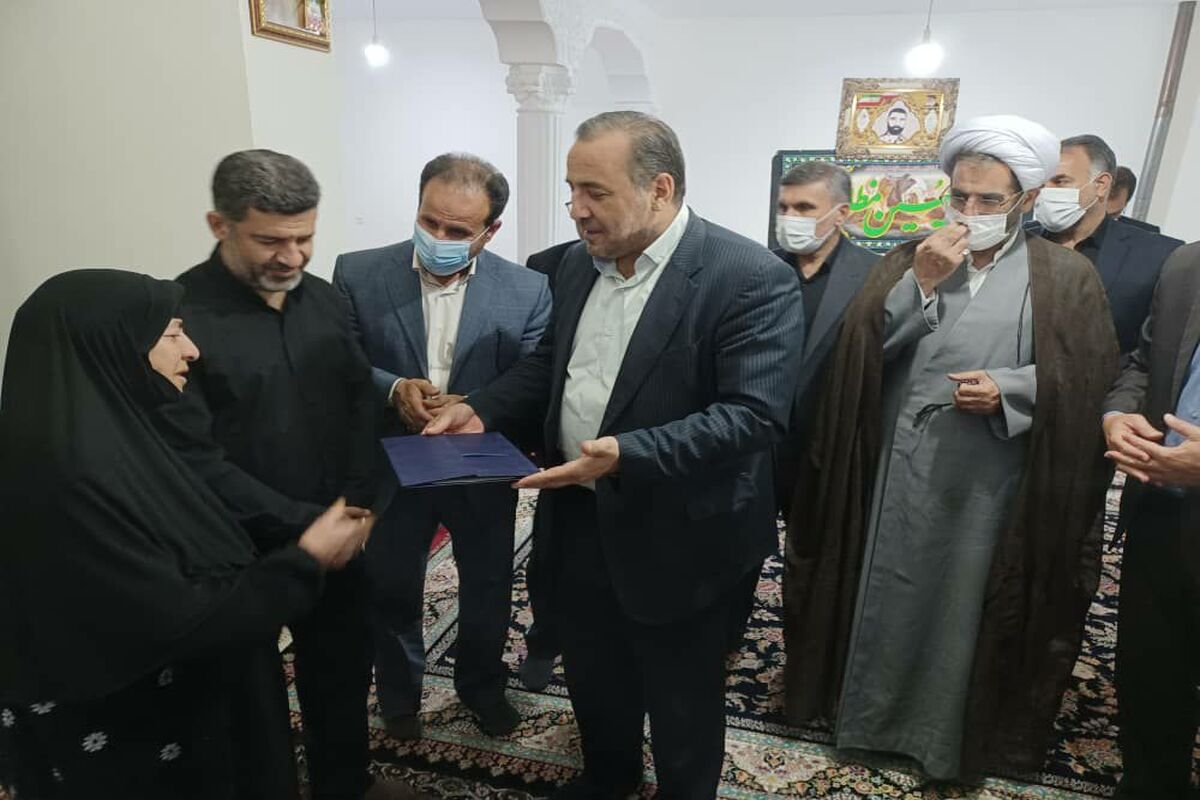 دیدار استاندار با حانواده شهدا۳