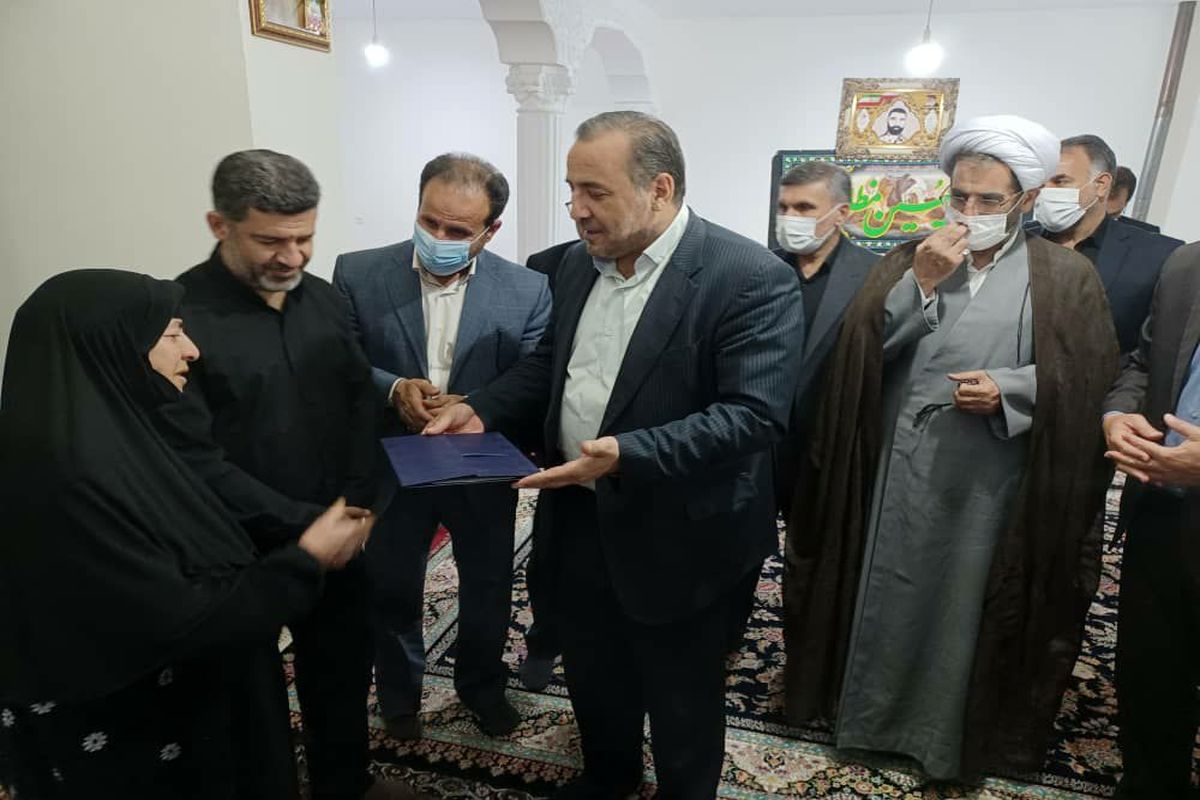 دیدار استاندار با حانواده شهدا۳