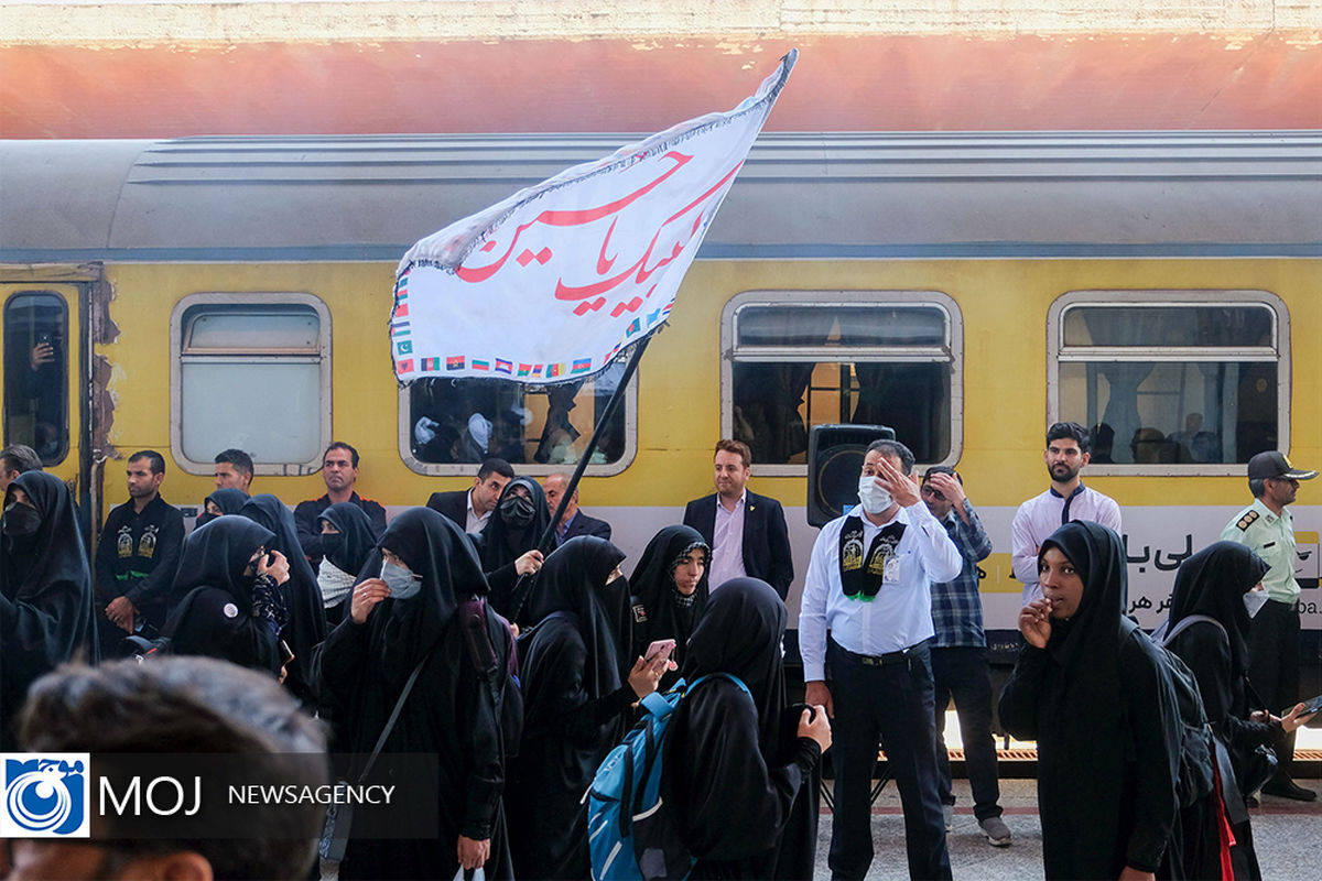 بدرقه‌ی زائران اربعین حسینی توسط خدام حرم مطهر رضوی
