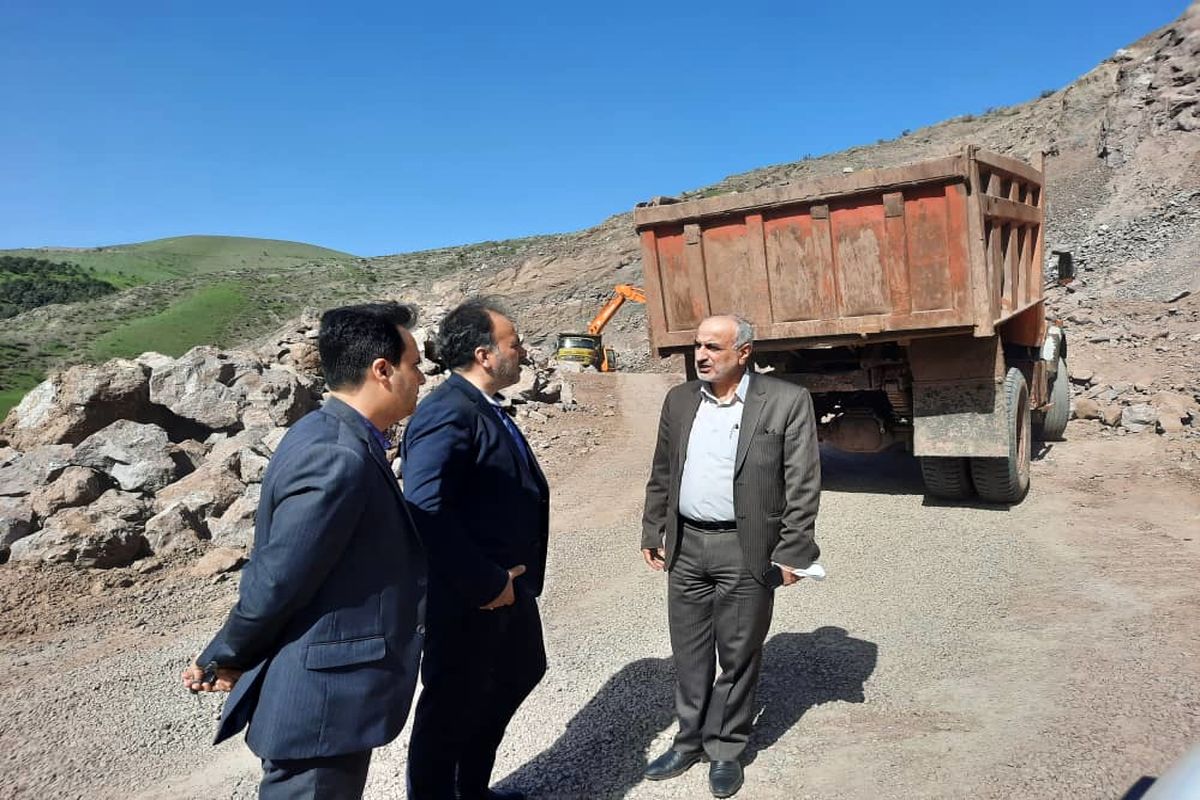مدیرکل صمت گیلان در حاشیه بازدید از معادن رودبار