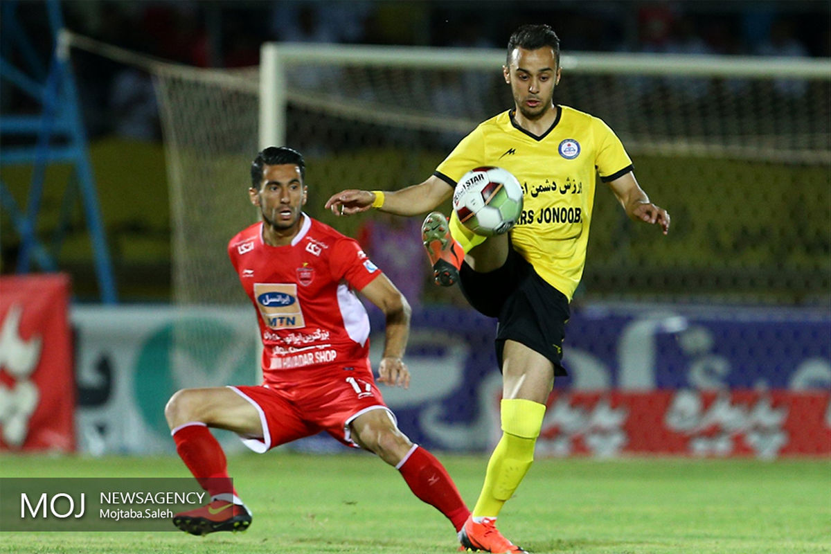 دیدار تیم های فوتبال پارس جنوبی جم و پرسپولیس