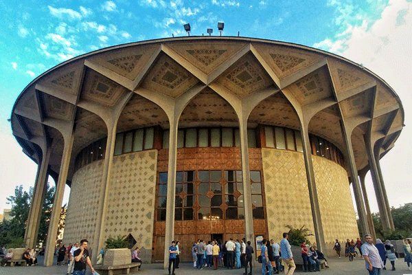 نمایش فوتبال در تالار قشقایی برگزار می شود/اجرا نمایش ایستگاه ابری