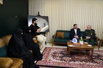 دستیار رهبری با خانواده شهید سرلشکر حاجی‌زاده دیدار کرد