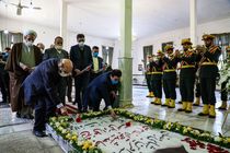 برگزاری آیین غبارروبی و گلباران مزار شهدای انقلاب در قم