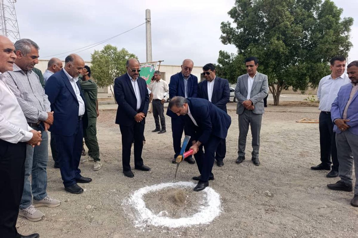 کلنگ‌زنی سالن ورزشی دانش‌آموزی چاه اسماعیل