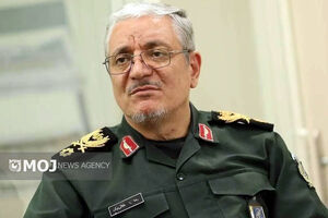 سپاه و ارتش دو بازوی مکمل  در دفاع جانانه و قهرمانانه از ایران سربلند 
