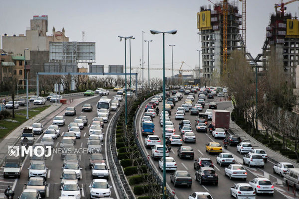 وضعیت پرحجم ترافیک در همت، حکیم و آزادی در ساعات ابتدایی روز پایتخت