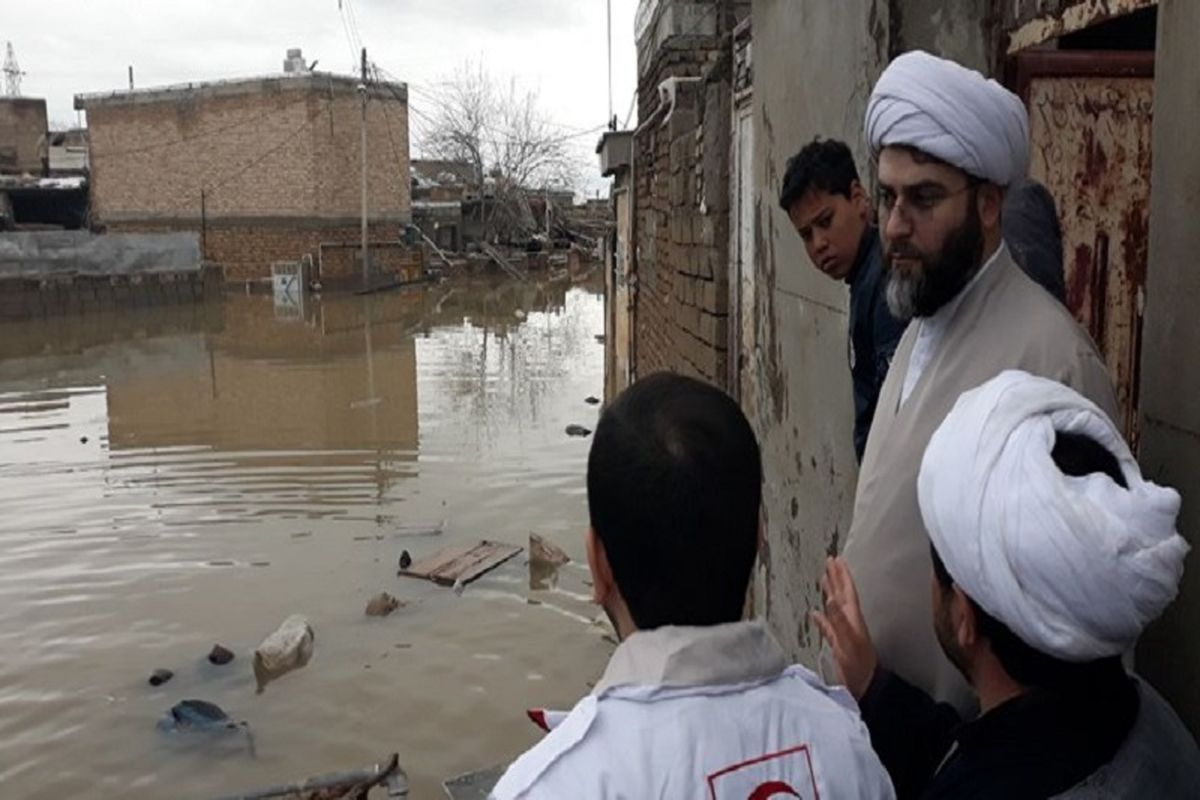 حضور روحانیون در سیلاب