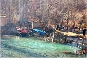 تنها پل معلق سامان بر روی رودخانه زاینده‌رود فرو ریخت